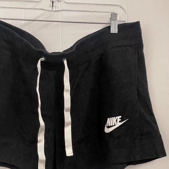 Nike Women’s Gray Fleece Lounge Shorts Size XL Drawstring Waist Athletic Casual - Picture 2 of 4